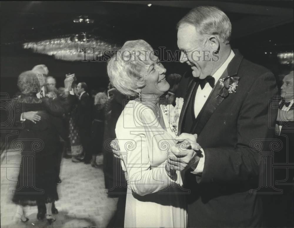 1983 Press Photo Harvey Kuenn and wife dance at Heart Ball V charity event- Historic Images
