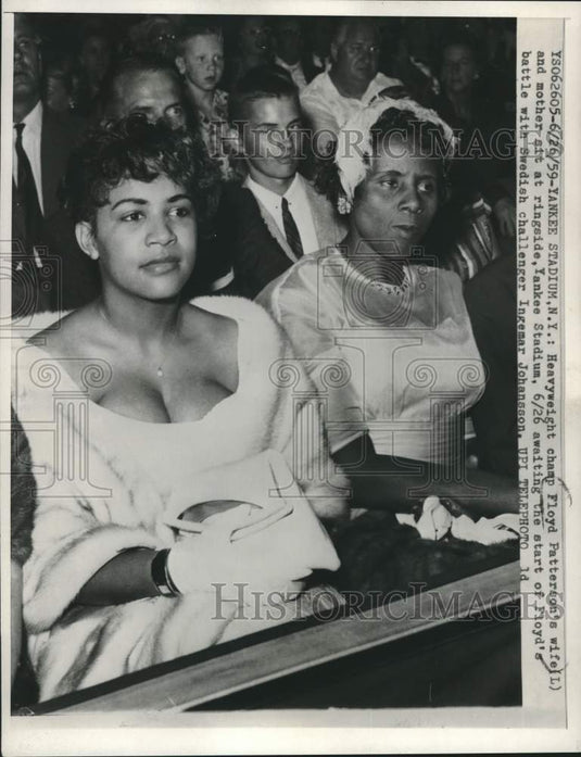 1959 Press Photo Boxer Floyd Patterson's wife & mother ringside, Yankee Stadium- Historic Images