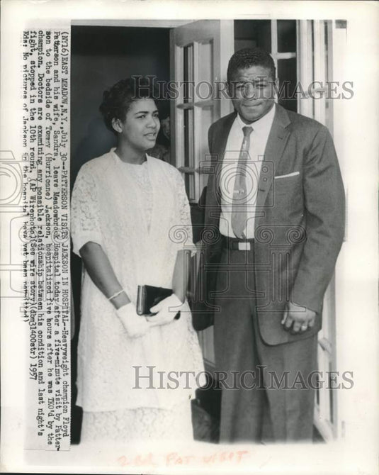 1957 Press Photo Heavyweight champion Floyd Patterson & wife visit Tommy Jackson- Historic Images