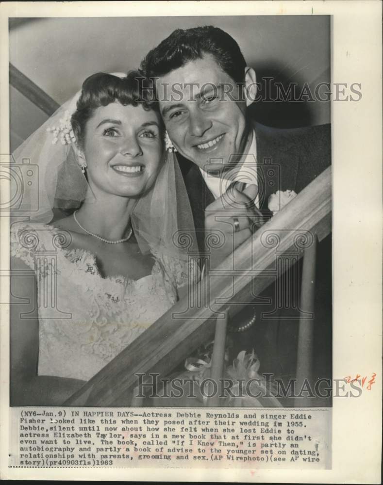 Load image into Gallery viewer, 1955 Press Photo Actress Debbie Reynolds &amp; singer Eddie Fisher after wedding
