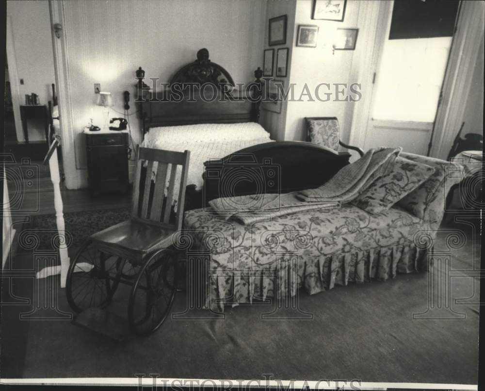 1965 Press Photo Franklin D. Roosevelt's wheelchair in his bedroom - mjx87322