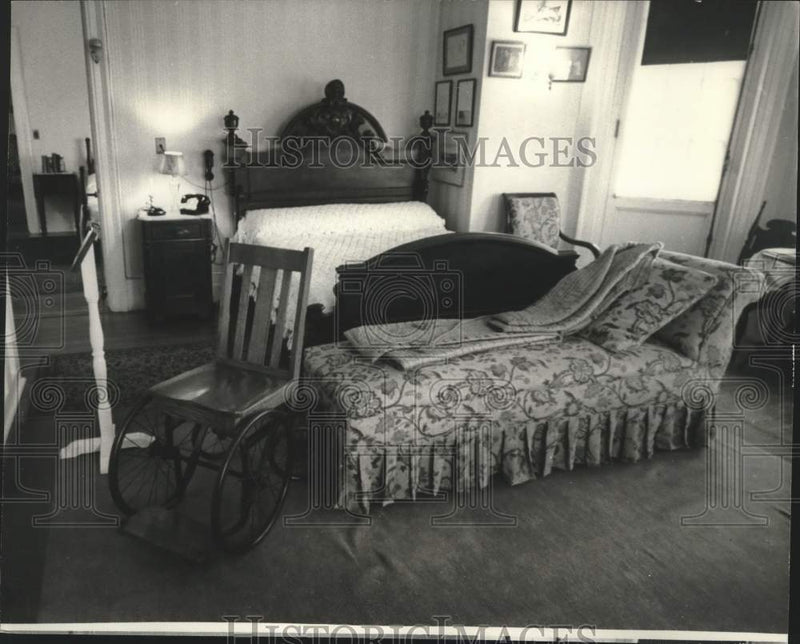Load image into Gallery viewer, 1965 Press Photo Franklin D. Roosevelt's wheelchair in his bedroom - mjx87322
