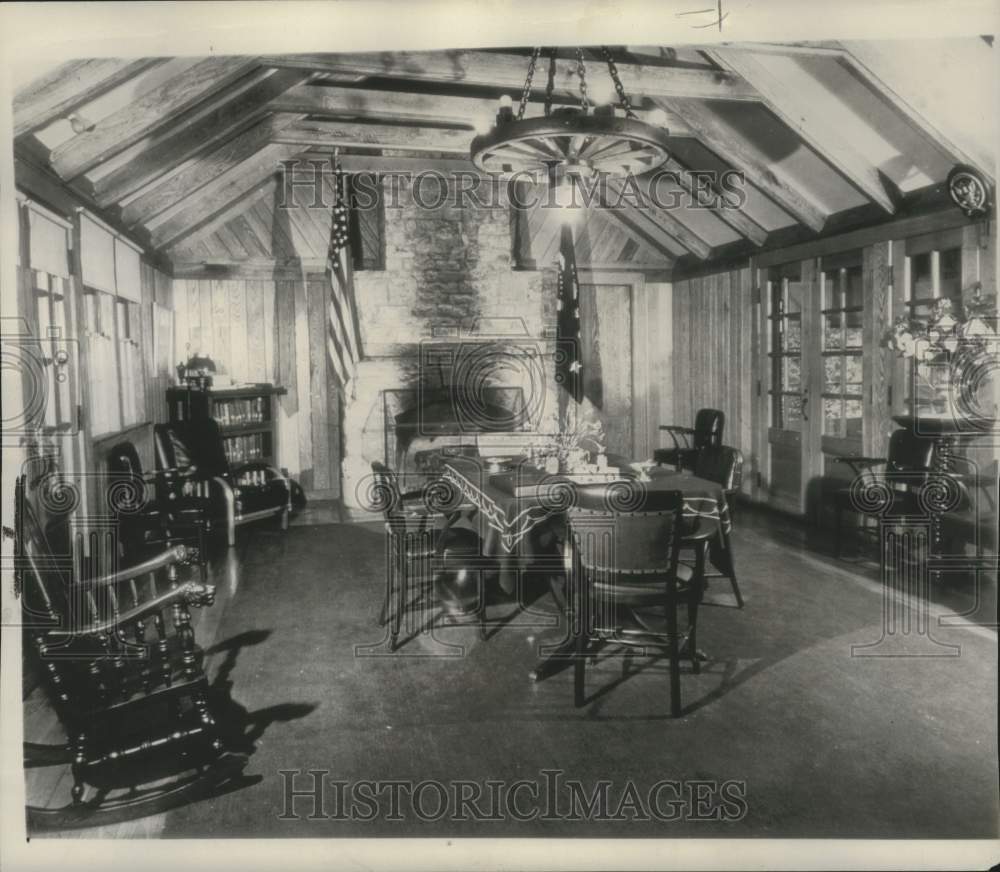 1945 Press Photo The living room of Shangri-La, furnished from White House attic- Historic Images