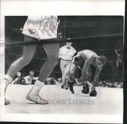 1956 Press Photo Floyd Patterson and Tommy Jackson in Boxing Match New York- Historic Images