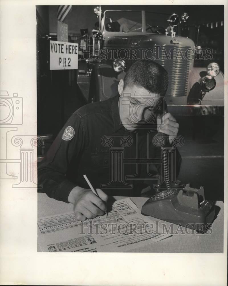 Load image into Gallery viewer, 1960 Press Photo Shorewoods' 2nd precinct, Robert Cory calls in vote count, WI

