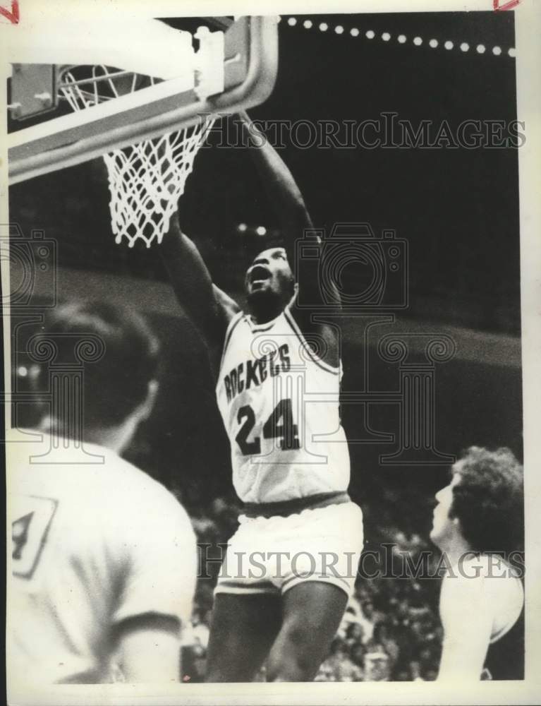1978 Press Photo Moses Malone Scores To Help The Rockets Defeat The Warriors- Historic Images