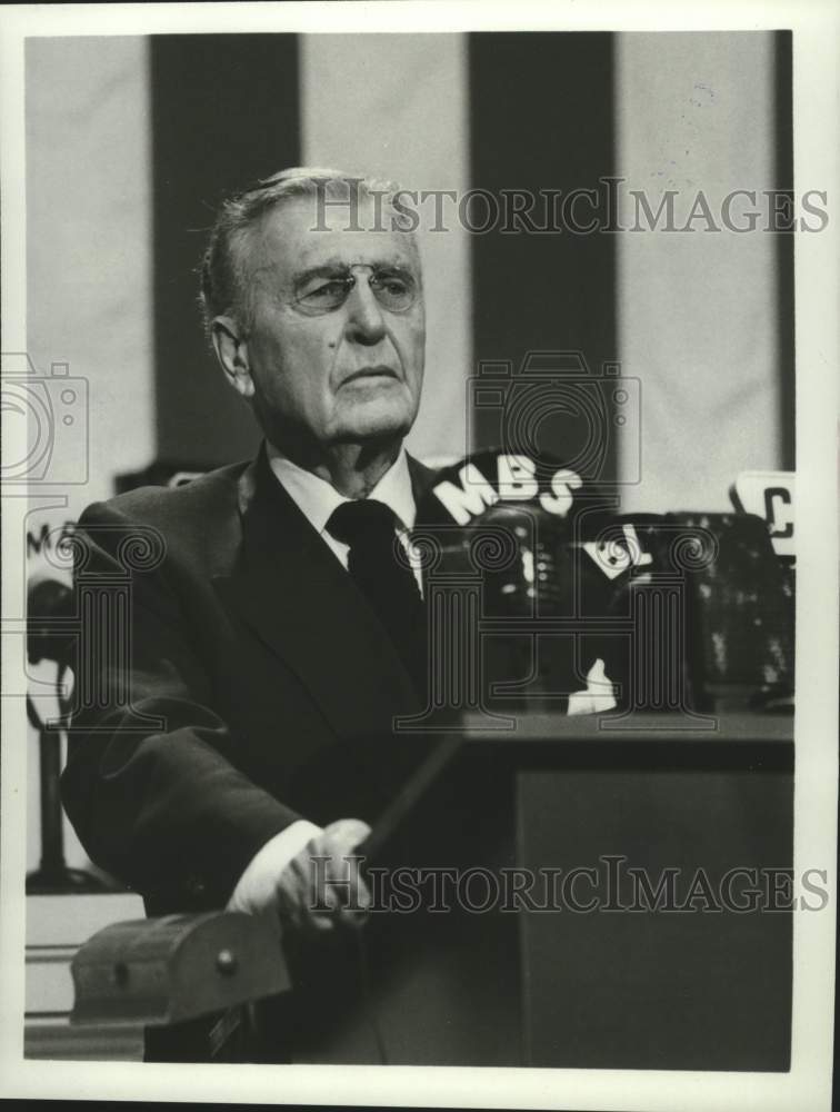 1984 Press Photo Ralph Bellamy as FDR in Herman Wouk&#39;s &quot; The Winds of War&quot;- Historic Images