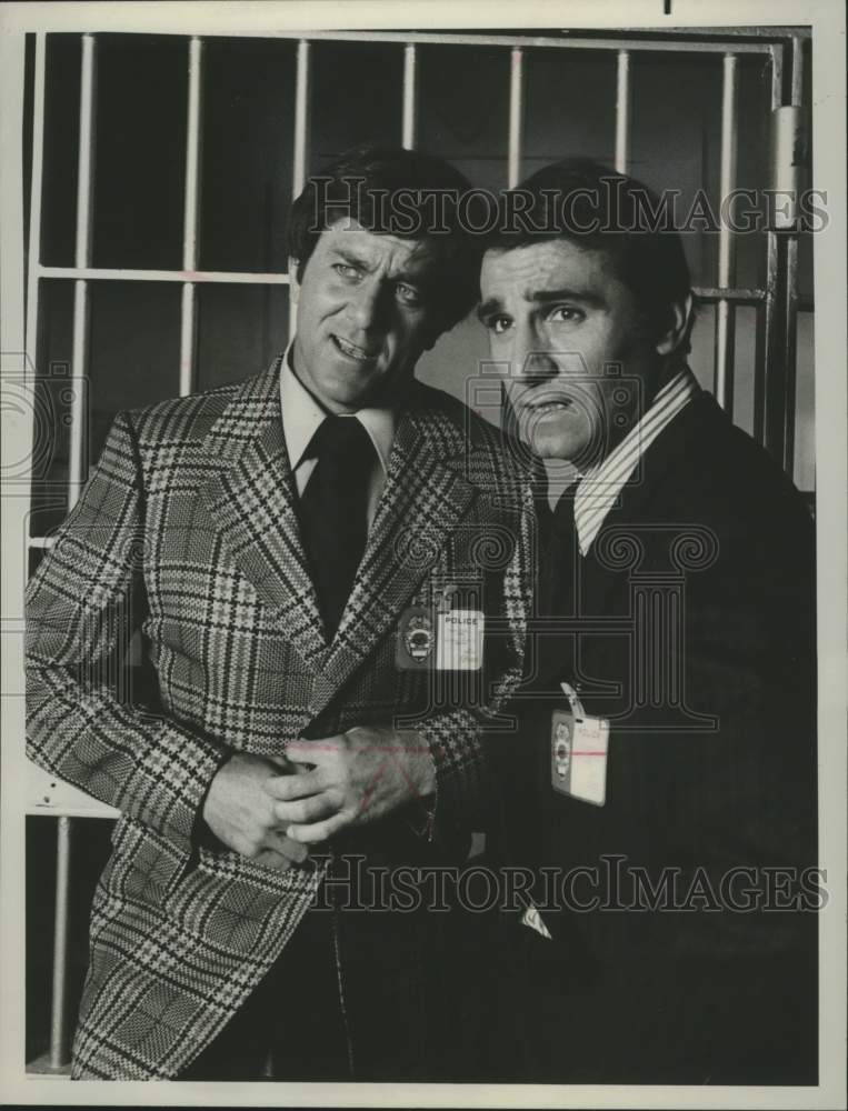 1977 Press Photo Don Meredith and Tony Lo Bianco star in &quot;Police Story&quot; episode- Historic Images