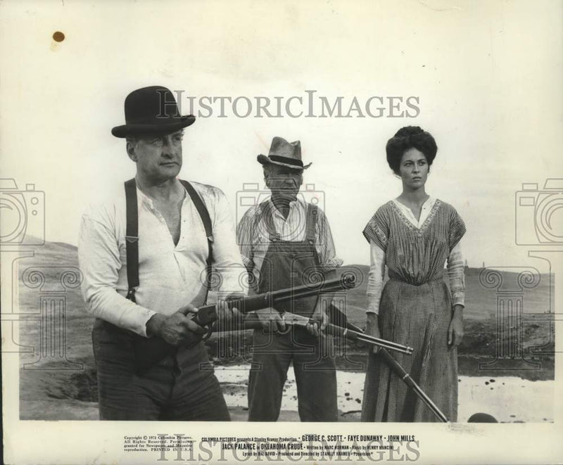 Load image into Gallery viewer, 1973 Press Photo Actors in the movie Oklahoma Crude - mjx90379
