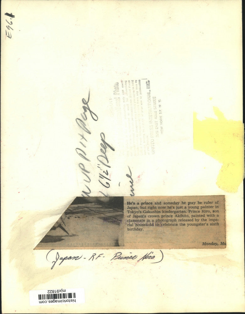 1966 Press Photo Prince Hiro of Japan paints with kindergarten classmate