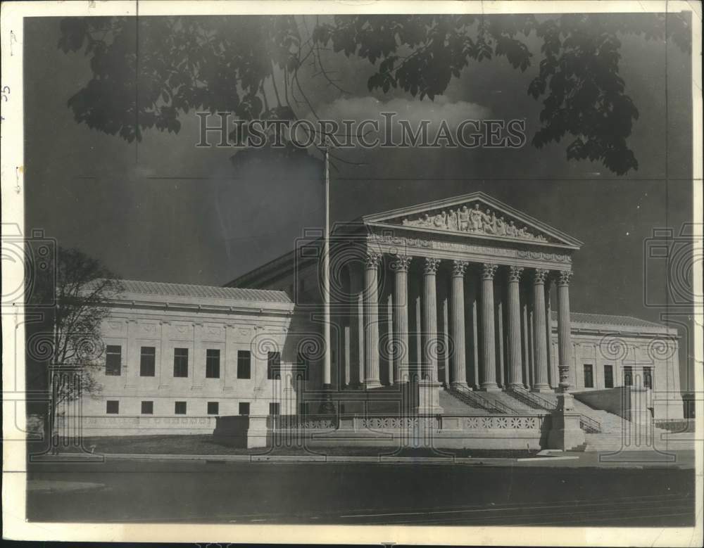 1935 Press Photo A view of the Supreme Court building in Washington, D.C.