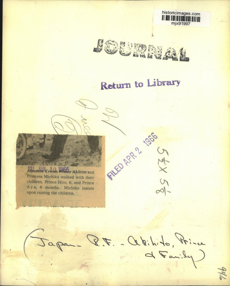 1966 Press Photo Japanese Crown Prince Akihito & family at Togu Palace, Japan