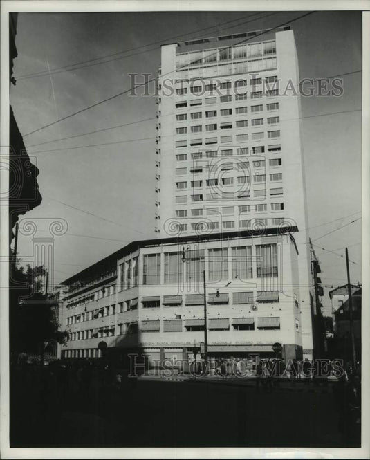 1952 Press Photo A view of the towering Swiss skyscraper in Milan, Italy- Historic Images