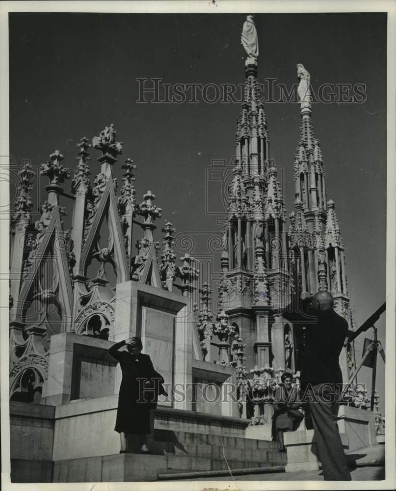 1954 Press Photo The priceless stone carvings of a cathedral in Milan, Italy- Historic Images