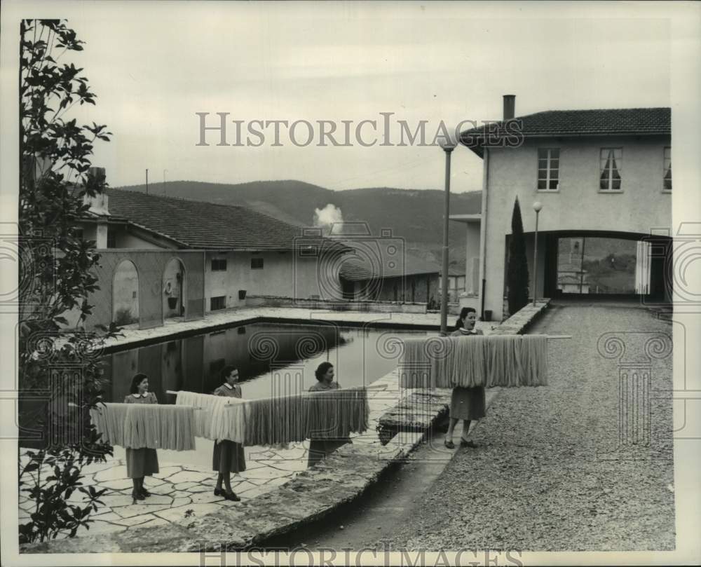 1950 Press Photo Dried Wool Being Carried At Angora Factory At Santa Lucia Italy