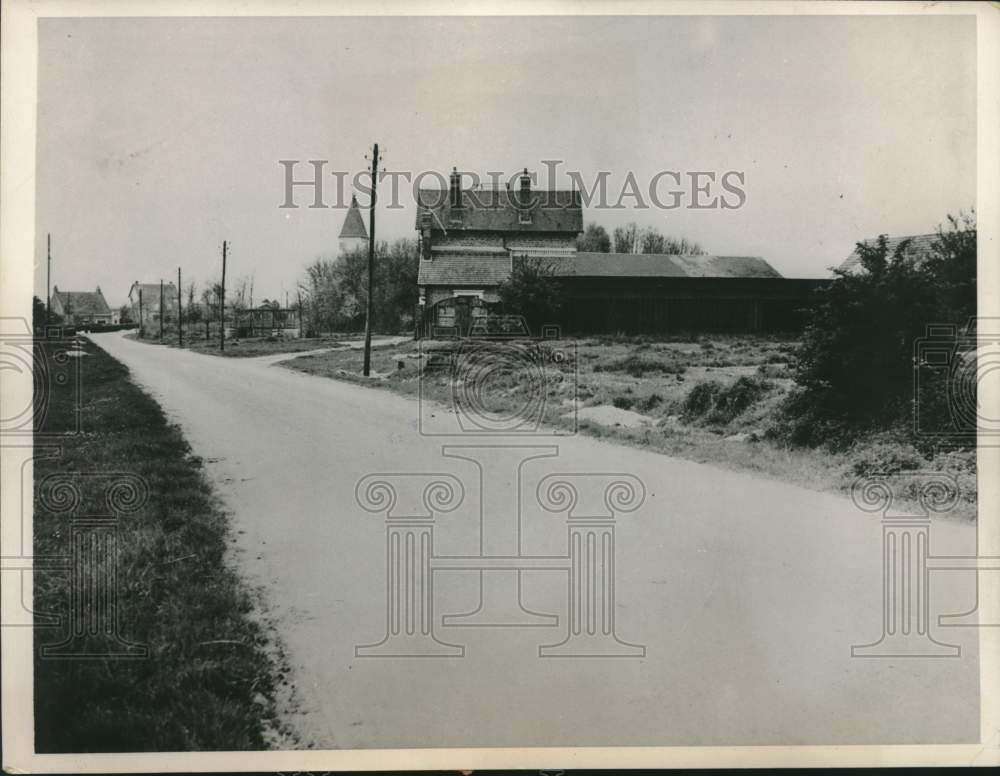 1937 Press Photo Entrance to the village of Cantigny, France - mjx95047