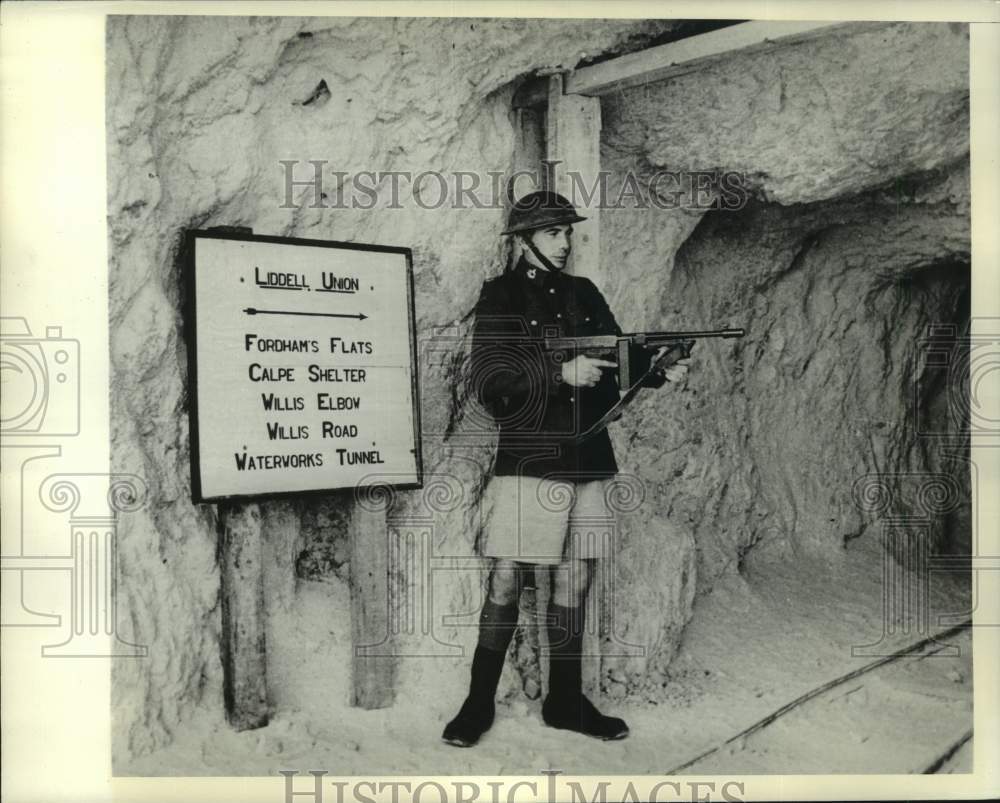 Press Photo Guard by tunnel entrance at Rock of Gibraltar - mjx96203