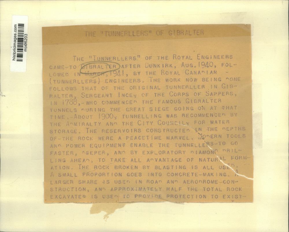 Press Photo Guard by tunnel entrance at Rock of Gibraltar - mjx96203