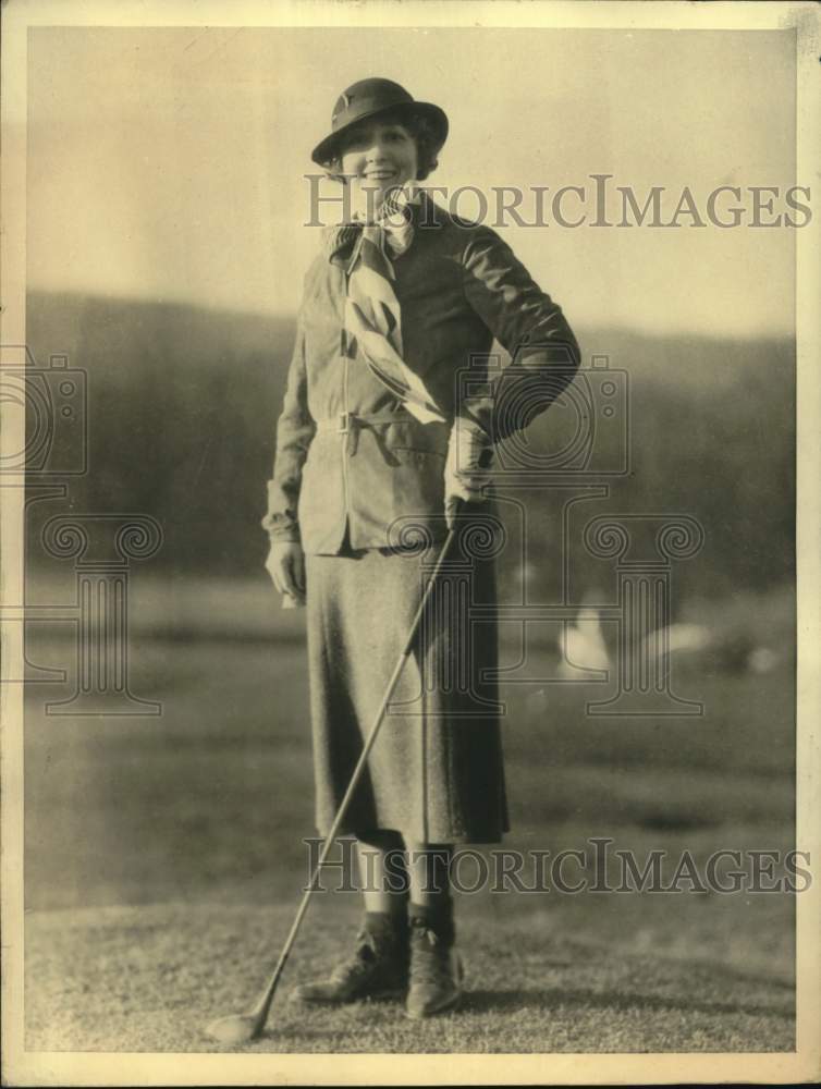 1932 Press Photo Mrs. William Randolph Hearst plays at West Virginia golf course- Historic Images