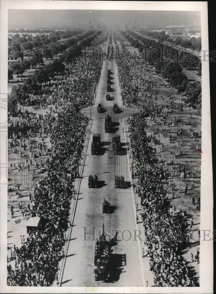 1952 Press Photo Crowds line New Delhi, India street for Republic Day parade- Historic Images