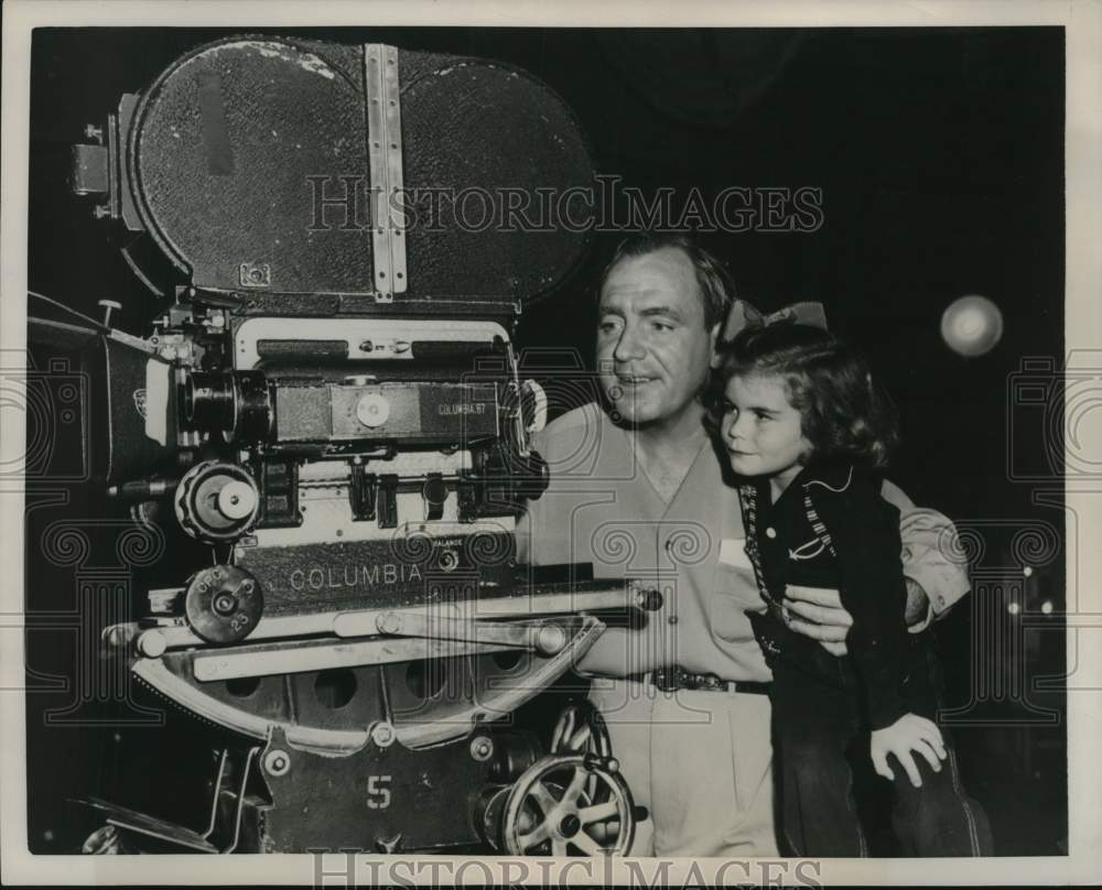 1951 Press Photo Actor Pat and daughter Bridget on movie set in Hollywood- Historic Images