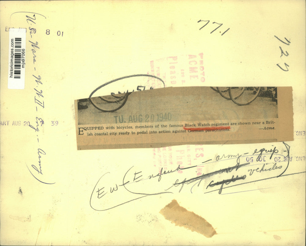 1940 Press Photo Army Black Watch regiment on bikes near British coastal city