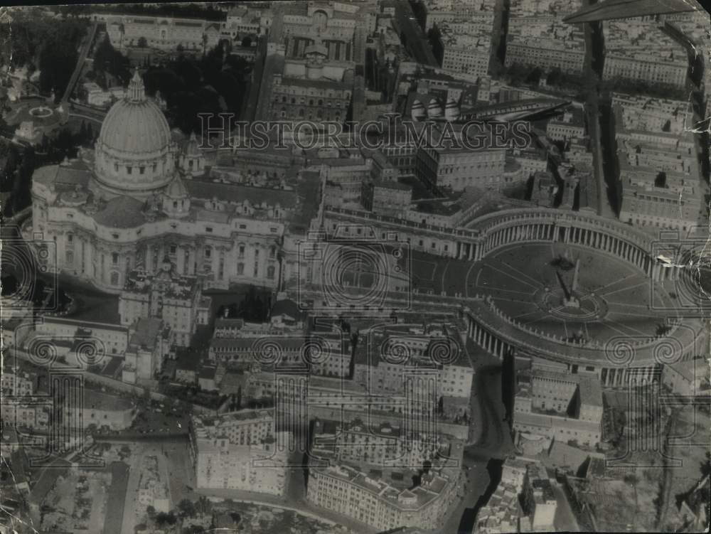 1946 Press Photo Aerial view of St. Peter's Square and Bernini's Colonnade