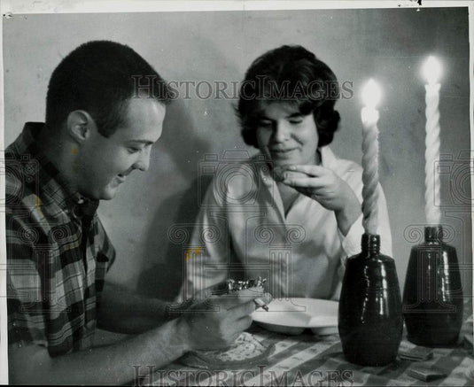 1951 Press Photo Couple has candlelight dinner together - mjx98550- Historic Images