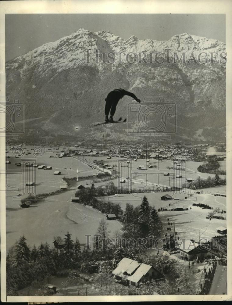 1936 Press Photo Jumper-Skier H. Sorensen, record leap of approximately 270 feet- Historic Images