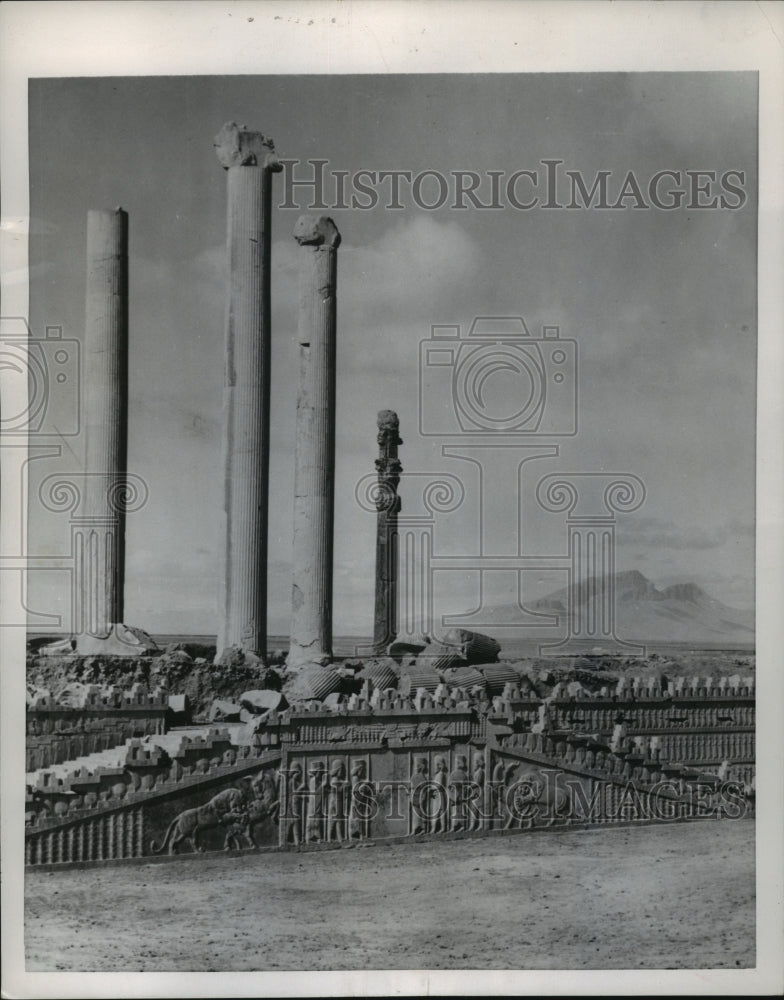 1953 Press Photo Persian remains of Persepolis at the foot of Mount of Mercy.- Historic Images