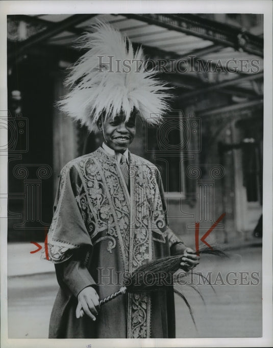 1965 Press Photo Chief Kidaha Mikwain of Tanzanyka, Africa - mjz03165- Historic Images
