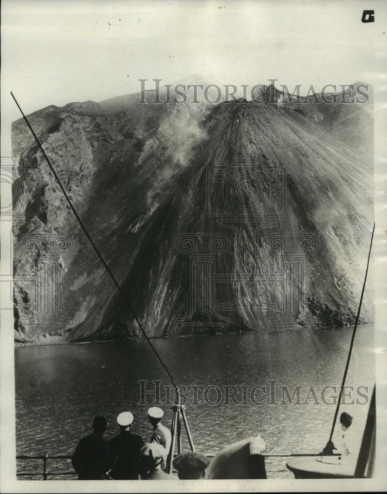 1930 Press Photo Active volcano on Stromboli island near Messina, Italy .- Historic Images