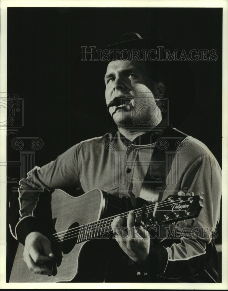 1991 Press Photo Country Singer Garth Brooks Performing - mjz04275