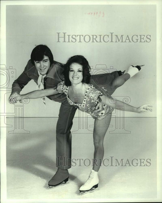 1972 Press Photo Skating duo John MacWilliams & Wendy Watson of "Holiday on Ice"- Historic Images