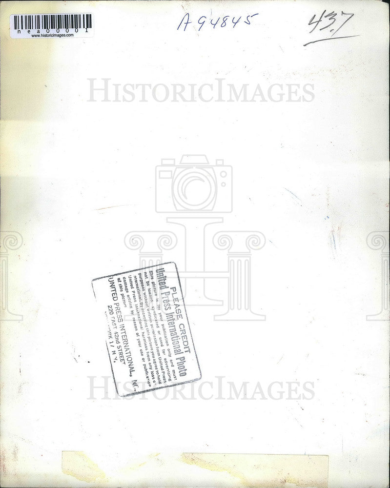 1967 Press Photo Red Sox Mike Andrews' Son, Mike Jr, sits on first base