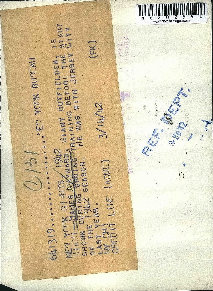 1942 Press Photo James Maynard, New York Giants outfielder, at spring training