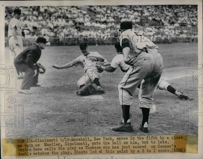 Load image into Gallery viewer, 1948 Press Photo N,Y, Giants scores by close margin as Cincinnati put the ball.
