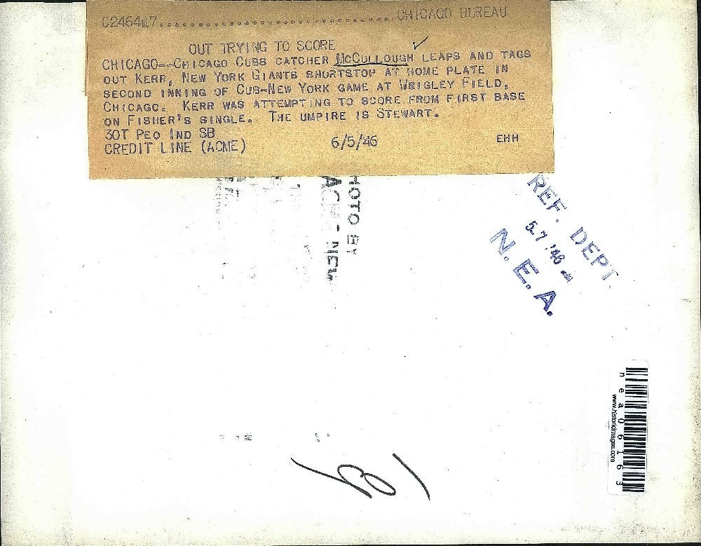 1946 Press Photo Clyde McCullough of Chicago Cubs, Buddy Kerr of New York Giants