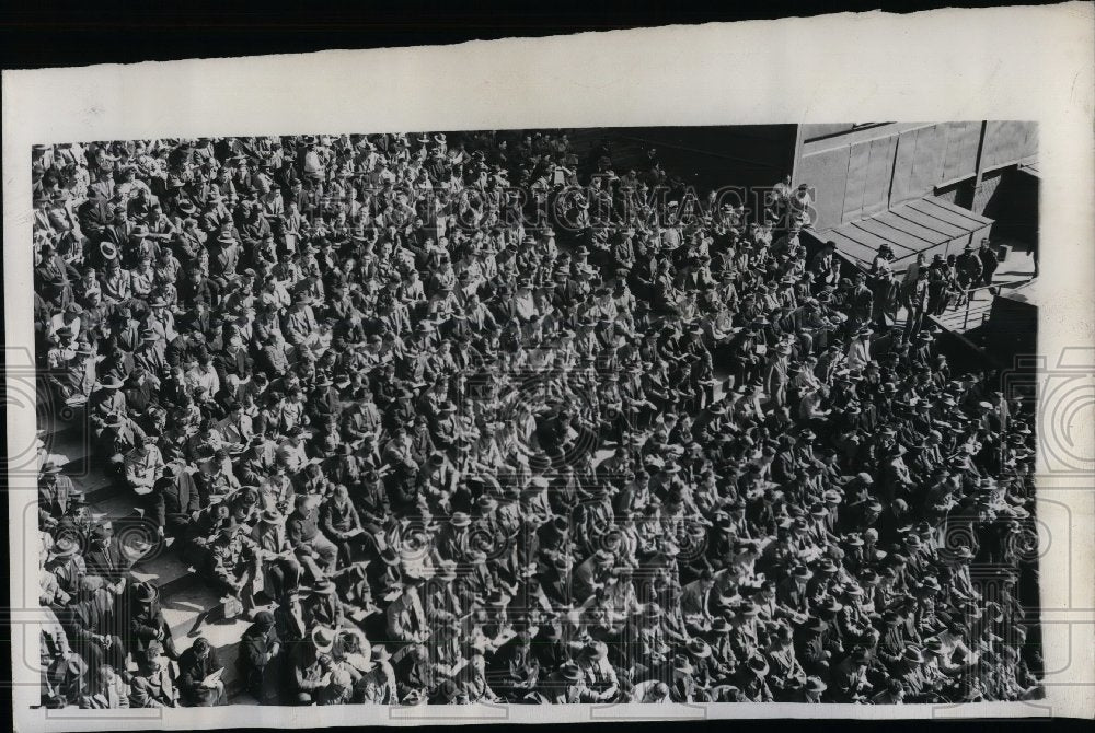 1946 Press Photo Fans In Bleachers During Philadelphia Phillies & New York Game