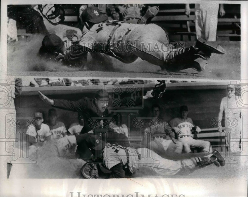 Load image into Gallery viewer, 1966 Press Photo New York Mets' Ron Hunt &amp; St. Louis Cards' Tim McCarver
