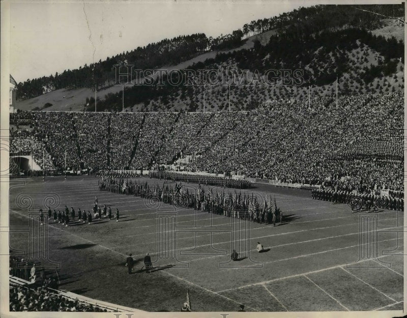 Load image into Gallery viewer, 1931 Press Photo West Coast Navy Football Team During Game - nea09104
