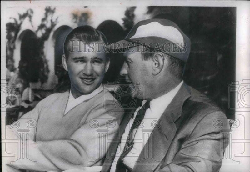 Load image into Gallery viewer, 1954 Press Photo Cleveland Brown Bobby Garrett &amp; coach Paul Brown
