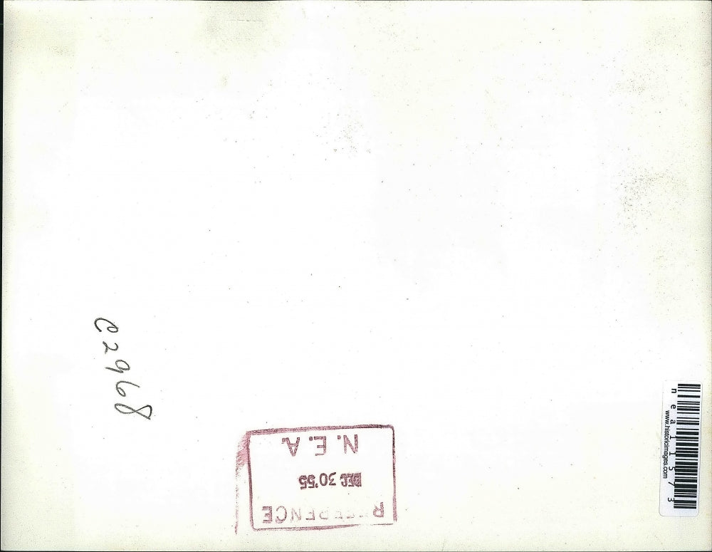 1955 Press Photo University Of Pittsburgh Team Doctor Smith Gives Shots