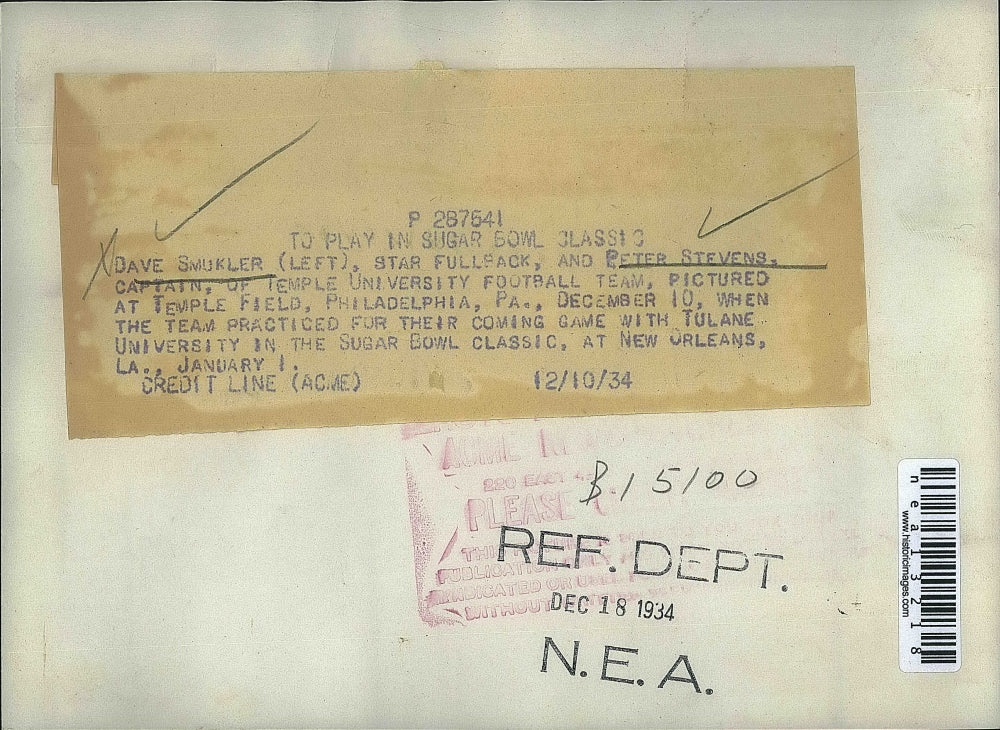 1934 Press Photo Dave Smukler (FB) and Peter Stevens (Captian) of Temple