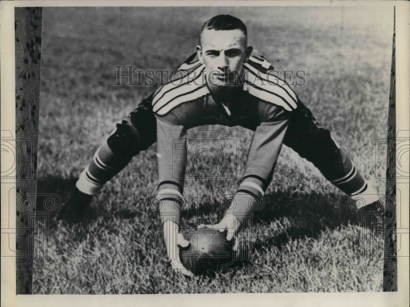 Load image into Gallery viewer, 1938 Press Photo Don Snavely of Marsellon, Ohio football - nea13348
