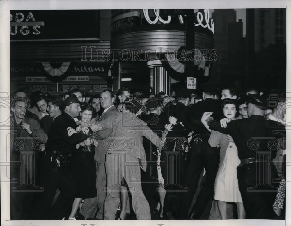 1947 Press Photo American Legion Convention in NYC at 42nd & 8th - nea17004