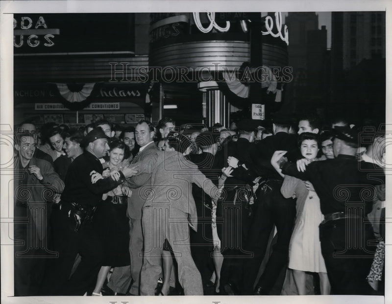 Load image into Gallery viewer, 1947 Press Photo American Legion Convention in NYC at 42nd &amp; 8th - nea17004
