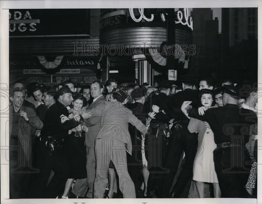 1947 Press Photo American Legion Convention in NYC at 42nd & 8th - nea17004