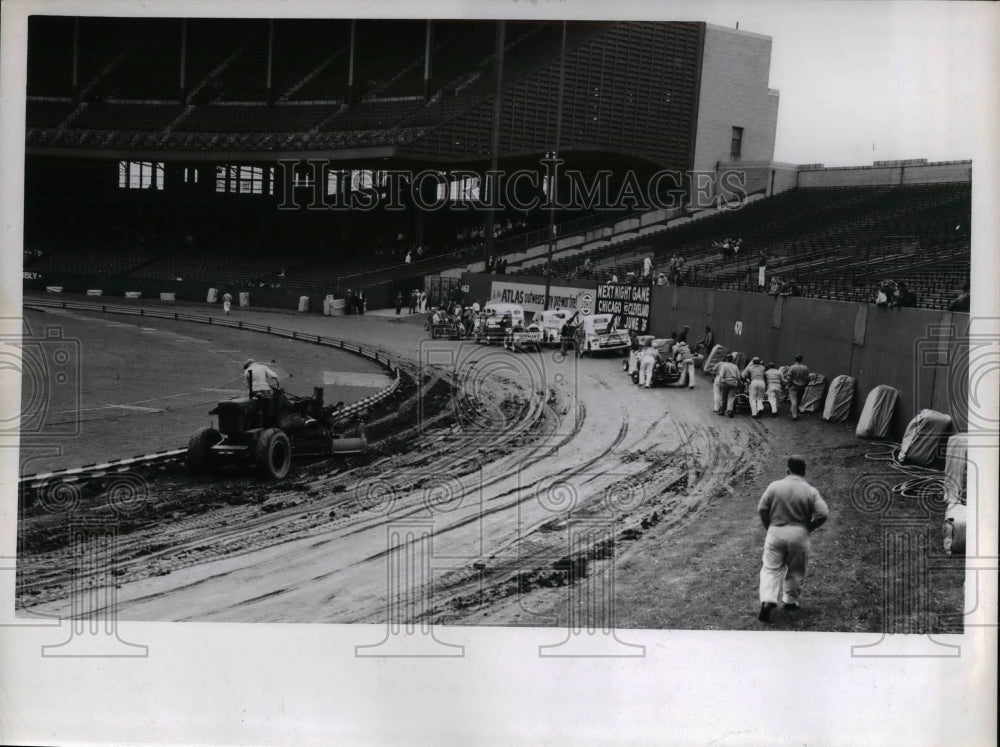 1947 Press Photo Cleveland's Lakefront Stadium being prepped for midget racers- Historic Images