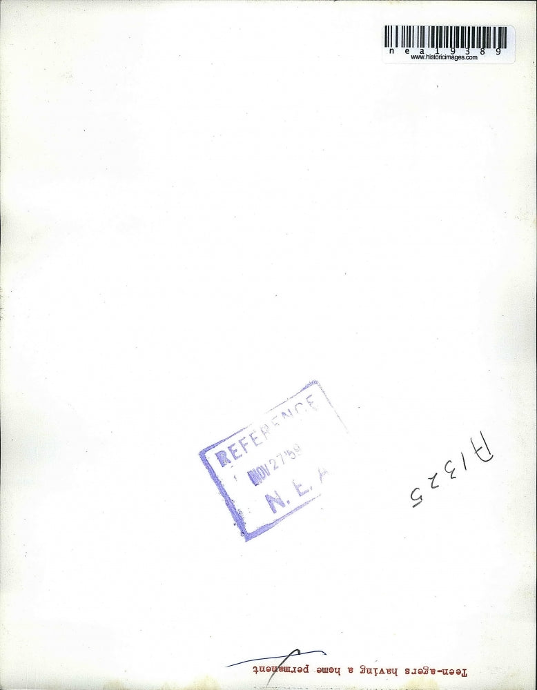 1959 Press Photo Young Lady Working on Friends Hair - nea19389